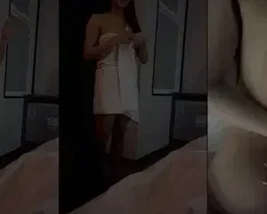 Em vừa tắm người chưa kịp khô anh đã kéo vào doggy luôn – Viet69